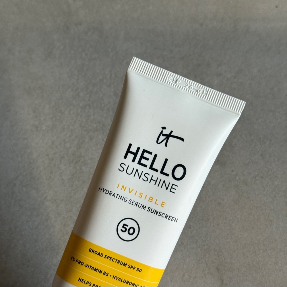 IT Cosmetics Hello Sunshine Invisible SPF 50 Hydrating Serum Sunscreen - Picture 3 of 3